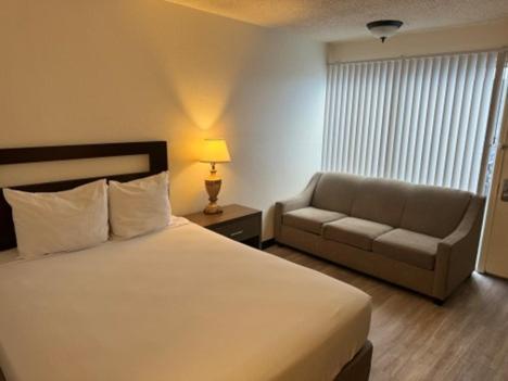 Mc Pacific Inn & Suites Torrance Exterior photo